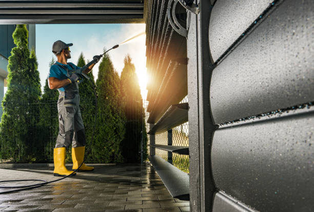Best Animal Enclosure Cleaning  in Valparaiso, FL